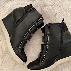 ALDO Black Wedged Ankle Booties with Side Zipper and Gold Buckles